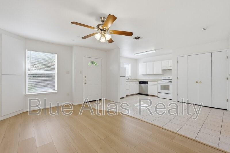 125 Cambridge Dr #4 - Photo 4 of 14