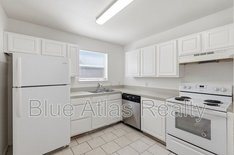 125 Cambridge Dr #4 - Photo 5 of 14