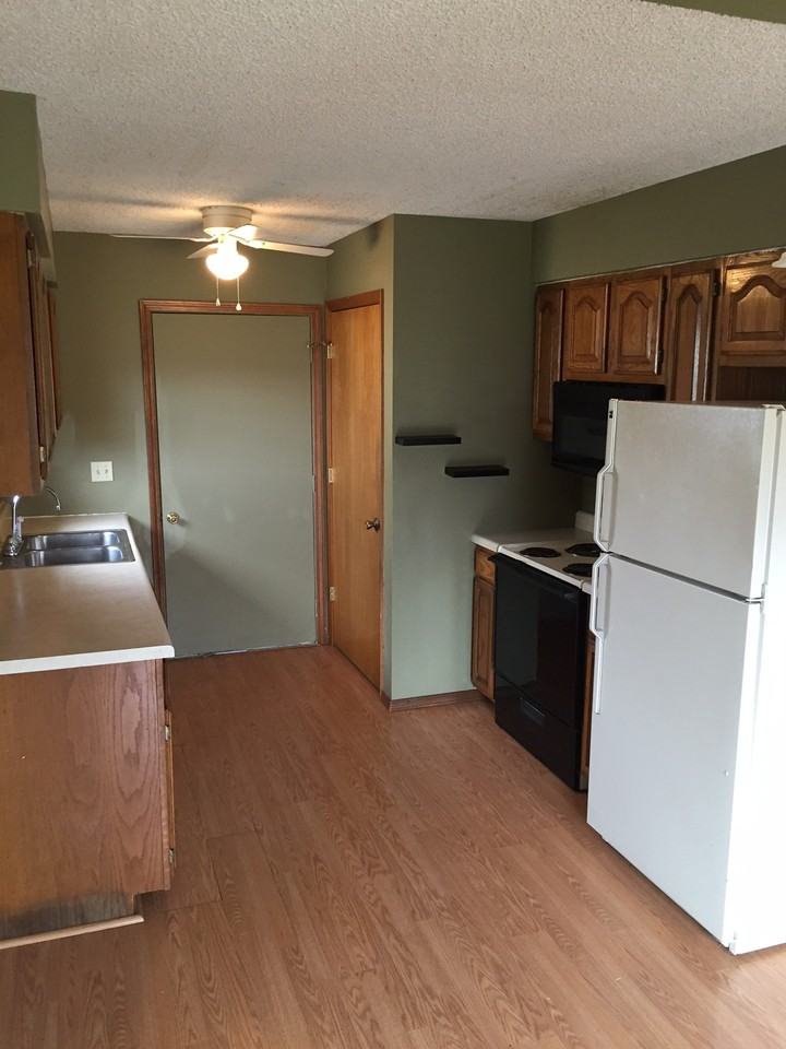 3295 W Rockwood St #1 - Photo 3 of 30
