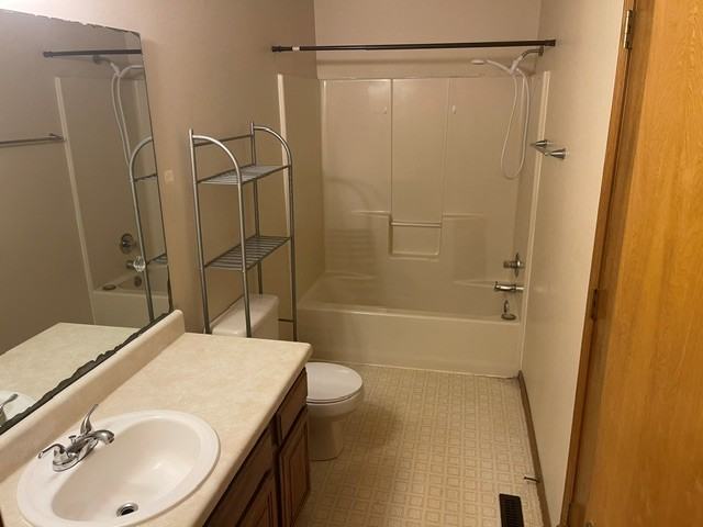 3295 W Rockwood St #1 - Photo 6 of 30