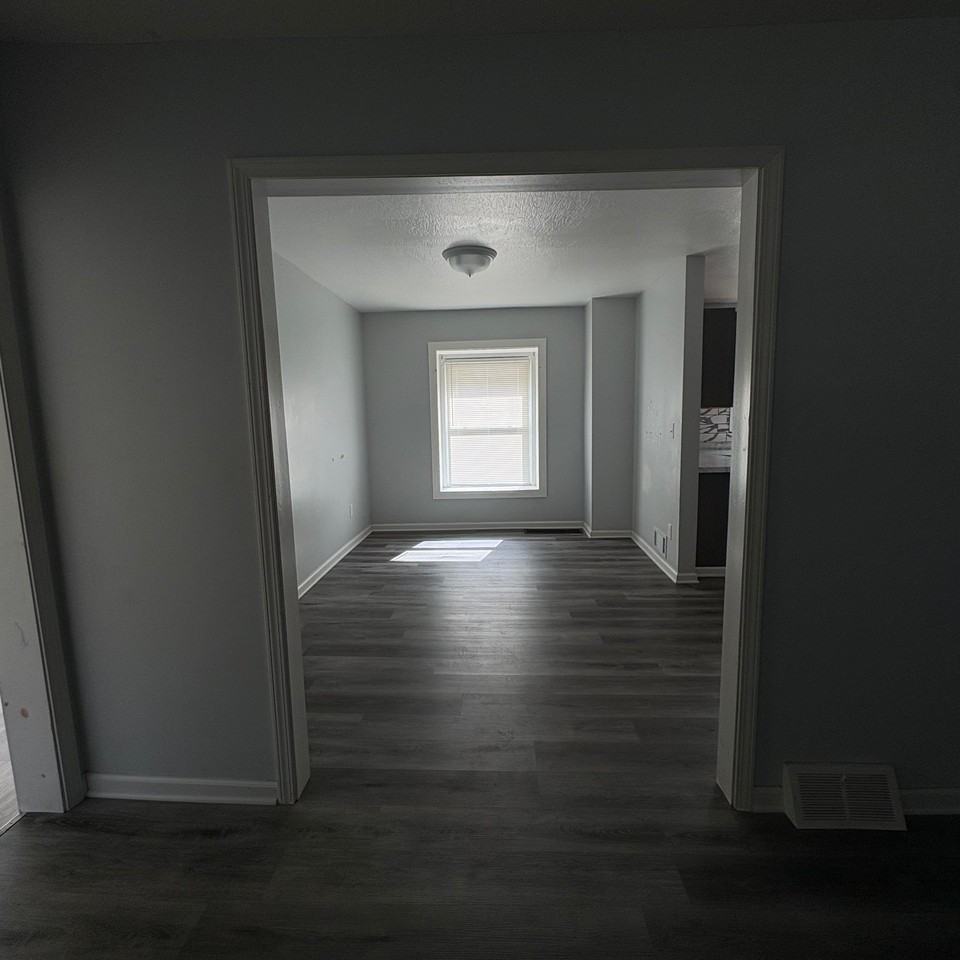 890 Oregon Ave #1 - Photo 5 of 15