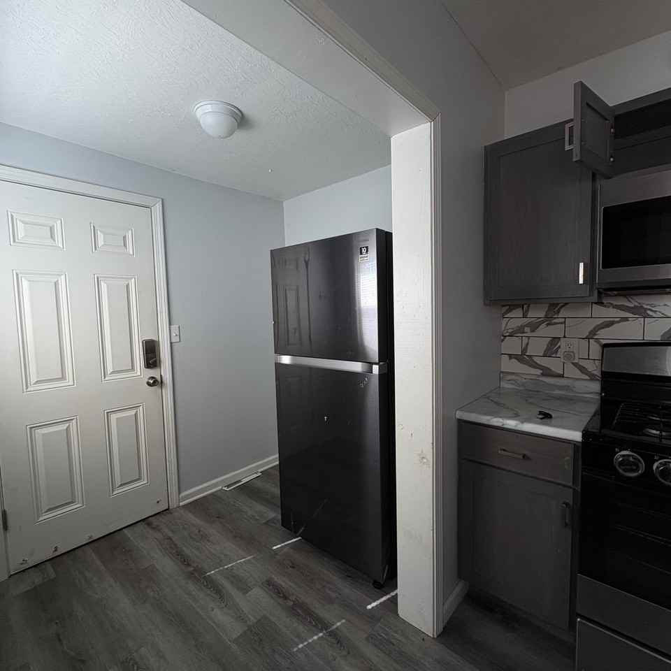 890 Oregon Ave #1 - Photo 7 of 15