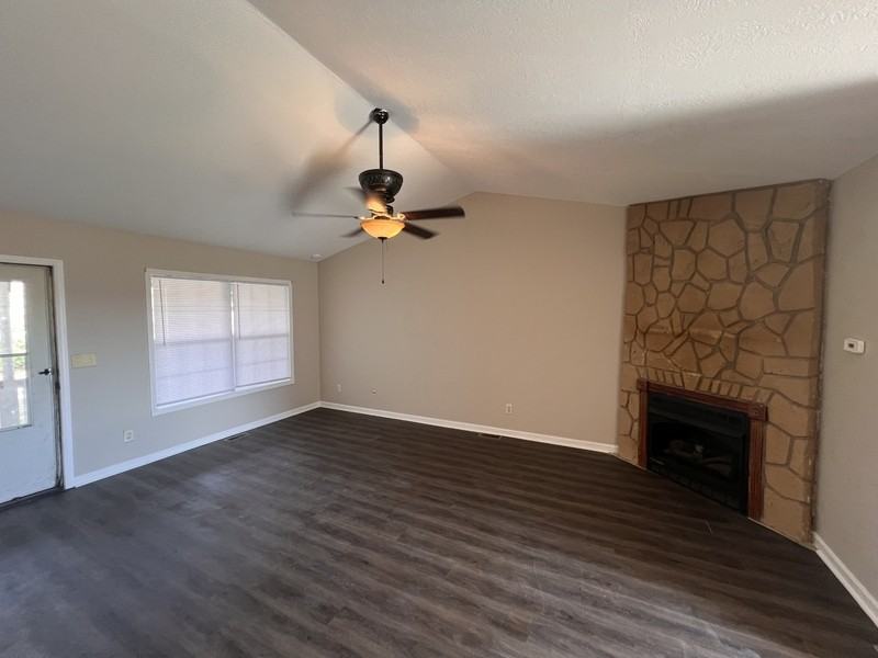 200 Stone Henge Ln - Photo 2 of 7