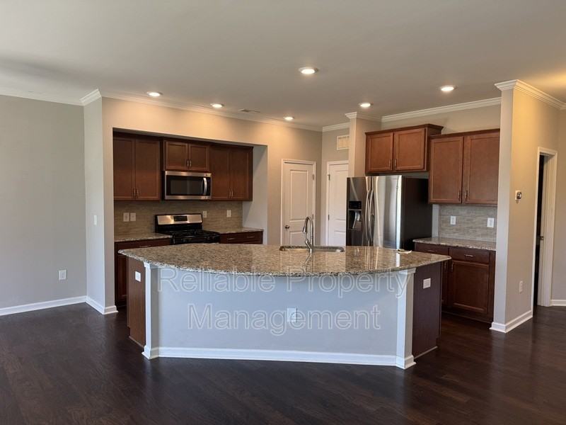 1828 Birdhouse Ln - Photo 7 of 21
