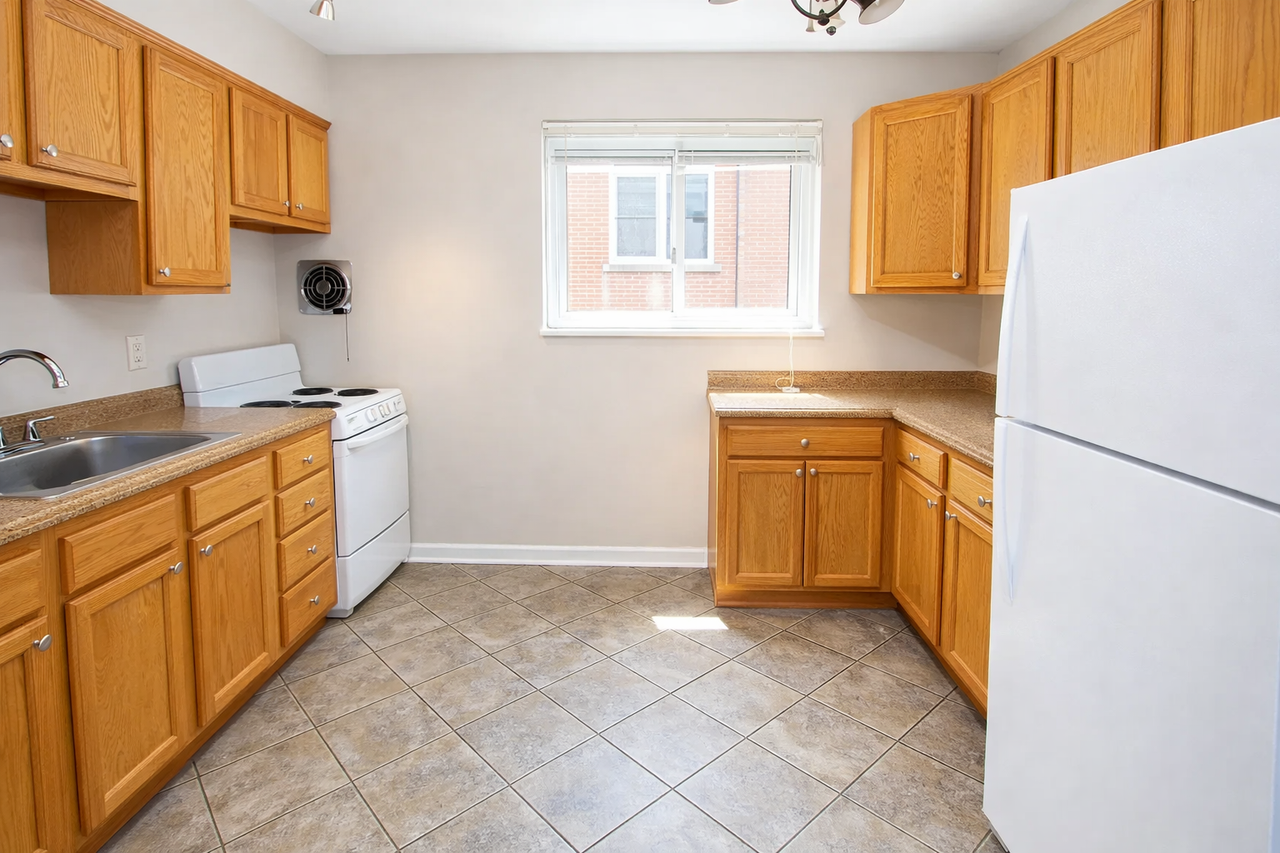 DALZELL PLACE - 6618 -- 187 - Photo 2 of 8