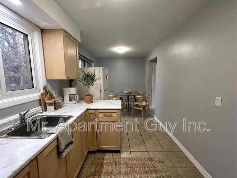161 Weber St N - Photo 2 of 16