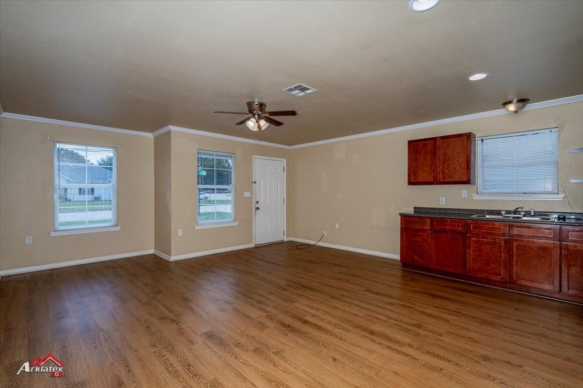 1225 Pecan Street, Unit B - Photo 3 of 24