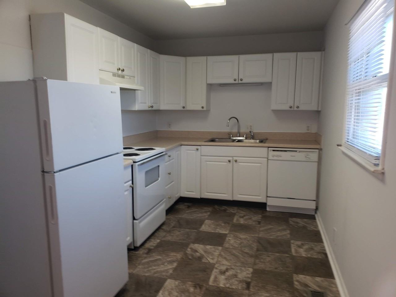 3312 B Niagara Drive - Photo 7 of 14