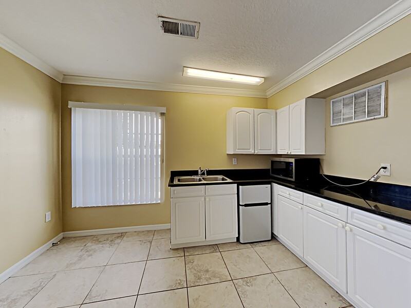 2306 Fan Palm Dr #B - Photo 4 of 7