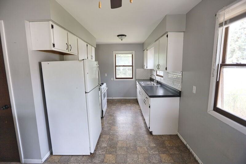136 72nd St Se - Photo 2 of 9