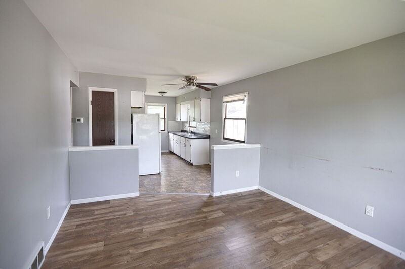 136 72nd St Se - Photo 3 of 9