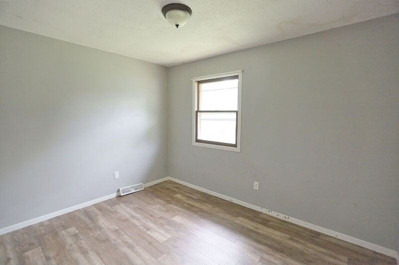 136 72nd St Se - Photo 4 of 9