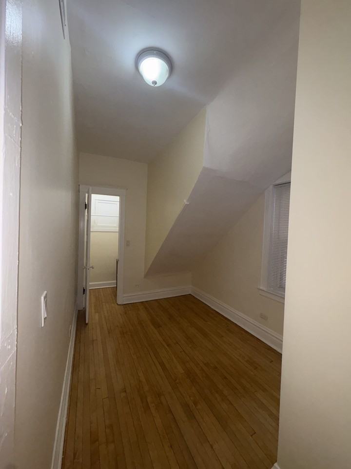 712 West 17th Street - Photo 4 of 6