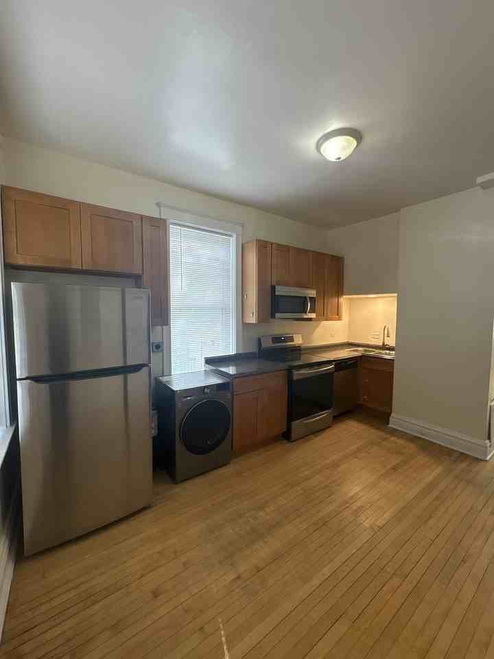 712 West 17th Street - Photo 5 of 6