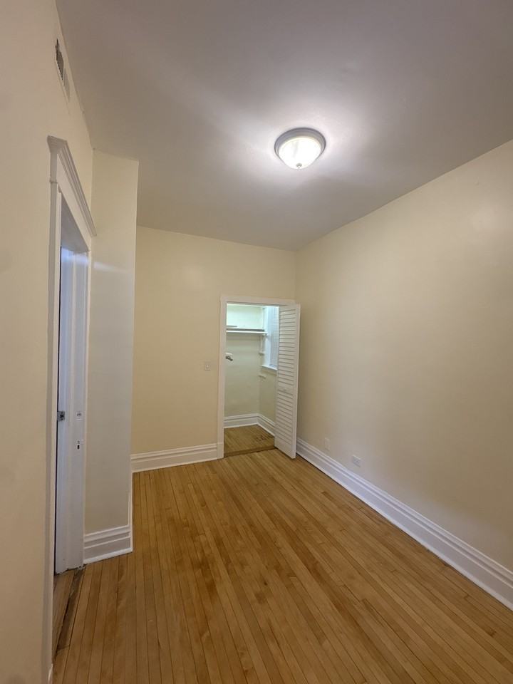 712 West 17th Street - Photo 6 of 6