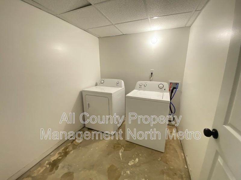 410 Riverlake Ct - Photo 7 of 9