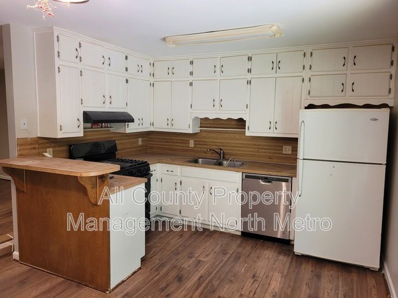 285 Sequoyah Dr - Photo 2 of 10