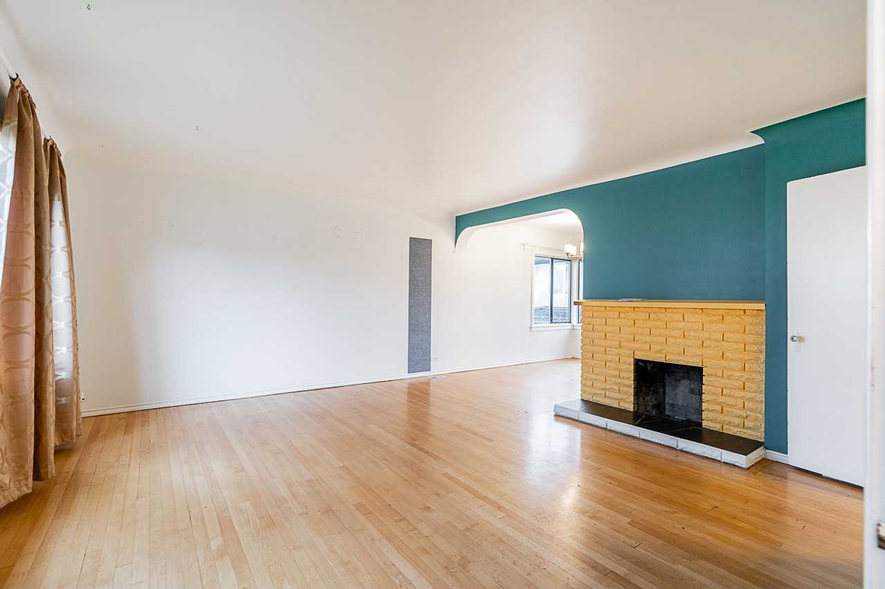 2030 Nootka Street - Photo 4 of 30
