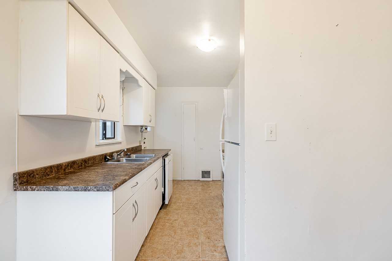 2030 Nootka Street - Photo 7 of 30