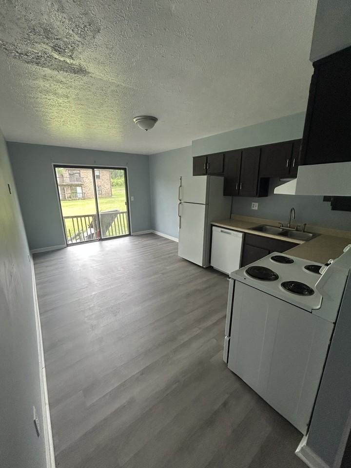 720 E Lincoln Trail - Photo 2 of 15