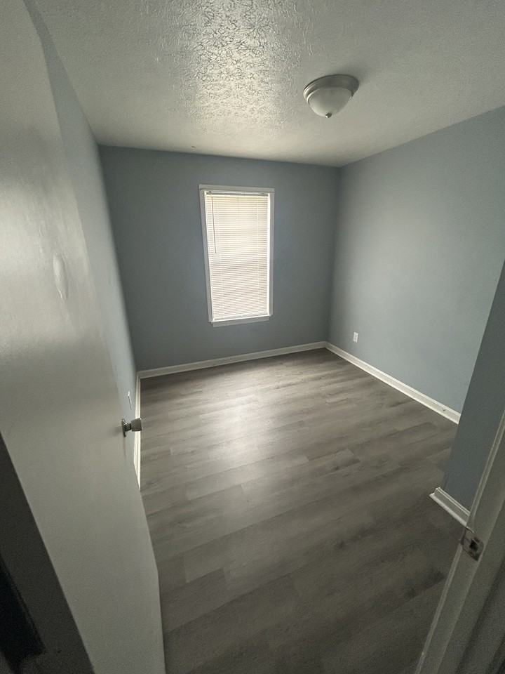 720 E Lincoln Trail - Photo 3 of 15