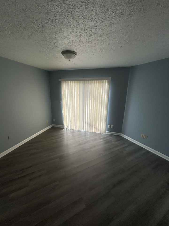 392 Shelby Avenue - Photo 2 of 16