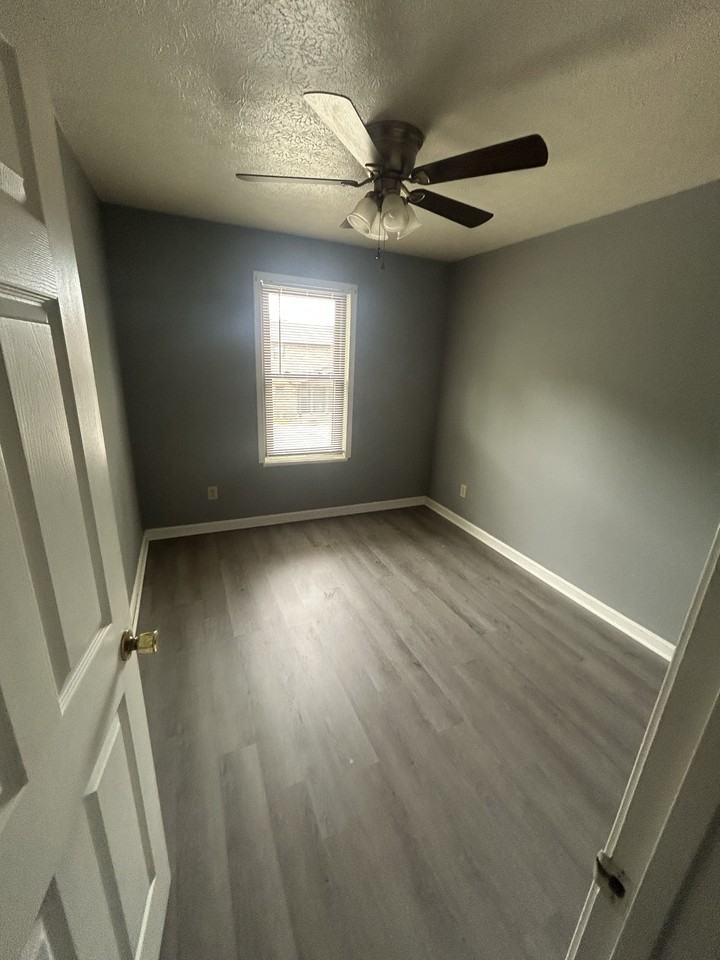 712 E Lincoln Trail - Photo 3 of 5