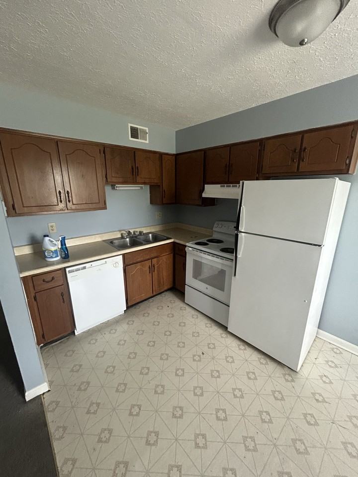 730 E Lincoln Trail - Photo 2 of 5