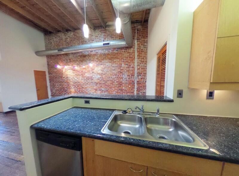 1318 W Broad St #402 - Photo 5 of 9