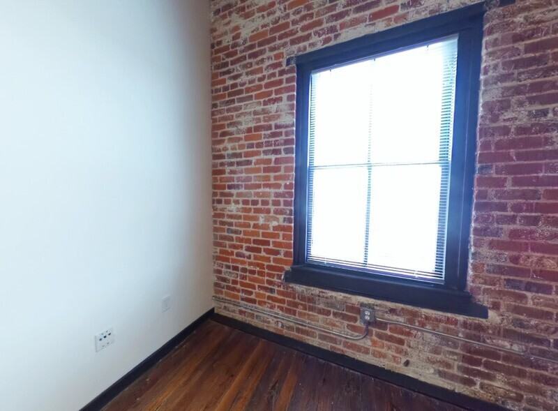 1318 W Broad St #402 - Photo 6 of 9