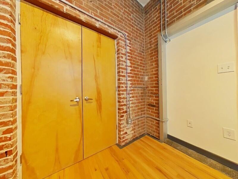 1318 W Broad St #207 - Photo 7 of 10