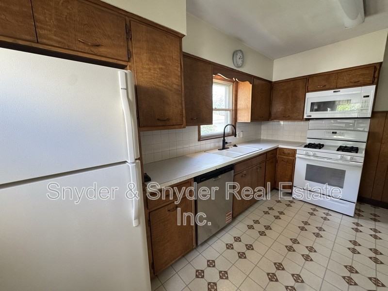 349 Saint Leger Ave - Photo 6 of 18