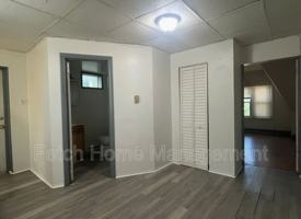 featured image of 618 E King St #3