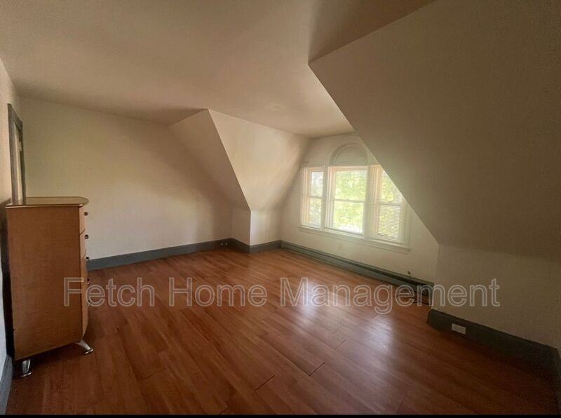 618 E King St #3 - Photo 3 of 8