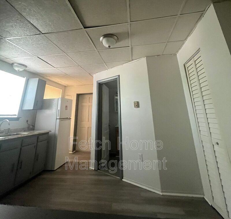 618 E King St #3 - Photo 7 of 8