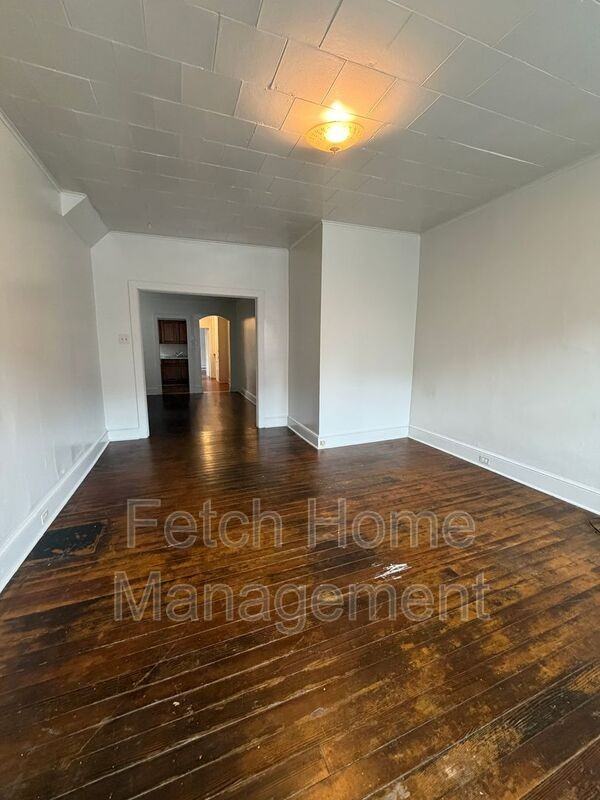 422 W King St #1stFL - Photo 2 of 8