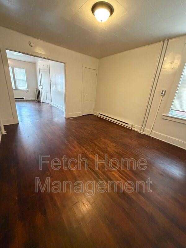 422 W King St #1stFL - Photo 3 of 8
