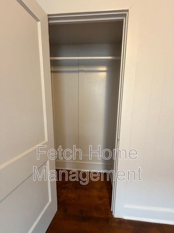 422 W King St #1stFL - Photo 5 of 8