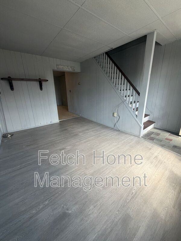 422 Hillside Ave - Photo 3 of 16