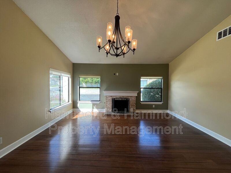 489 Knollwood Dr - Photo 3 of 17