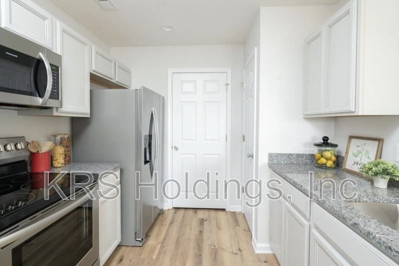 3007 Locust Grove Ct - Photo 3 of 12