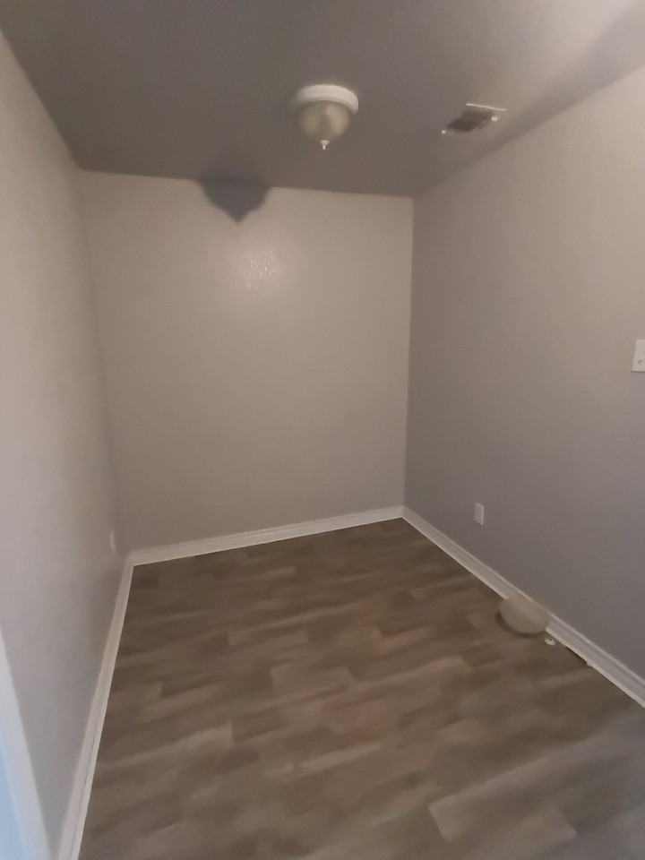 Bonny Apartments - Photo 3 of 9