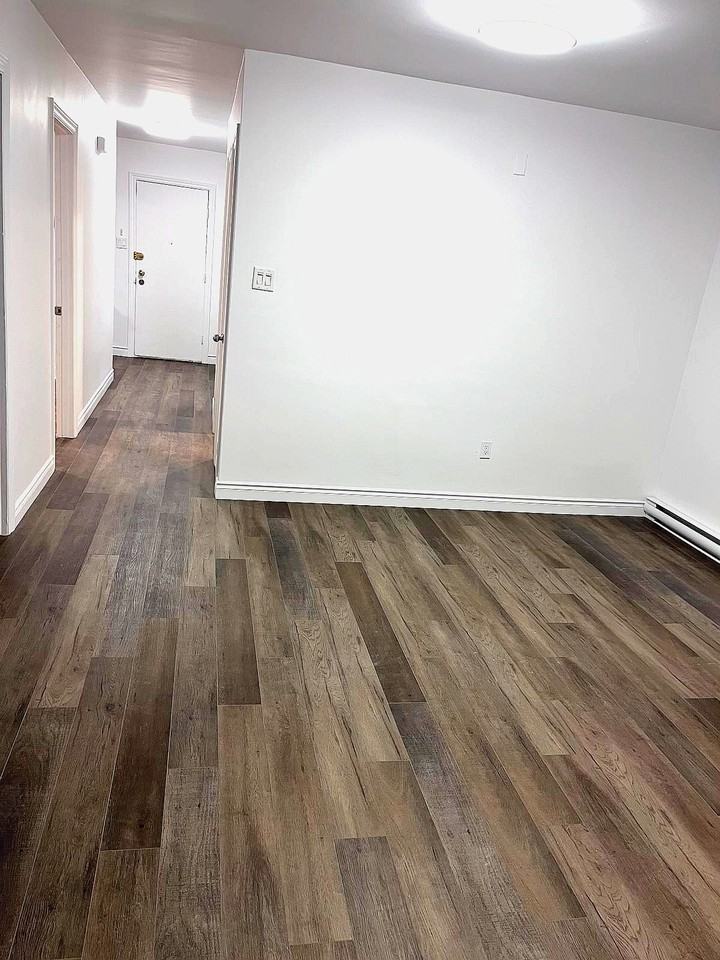 7489 Avenue De Chateaubriand - Photo 3 of 6