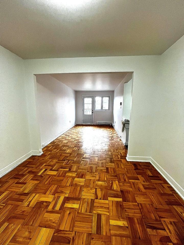 7489 Avenue De Chateaubriand - Photo 4 of 6