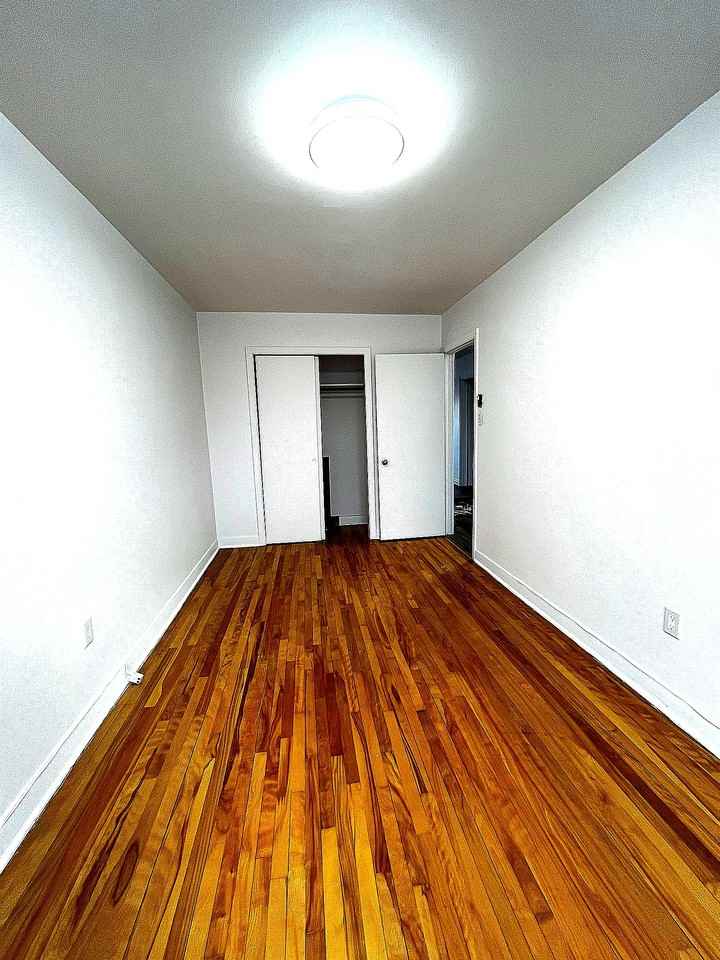 7489 Avenue De Chateaubriand - Photo 5 of 6