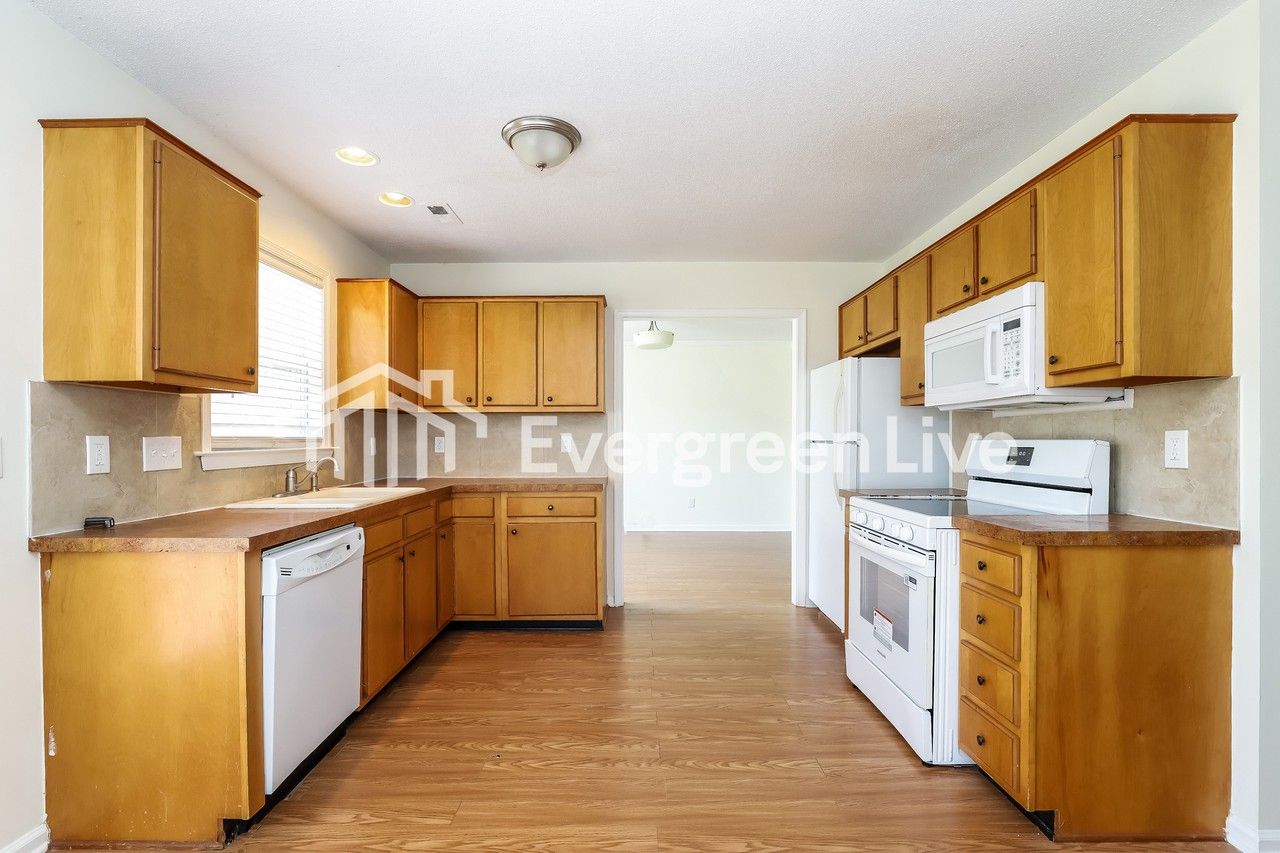 4092 Pleasant Valley Rd - Photo 4 of 15