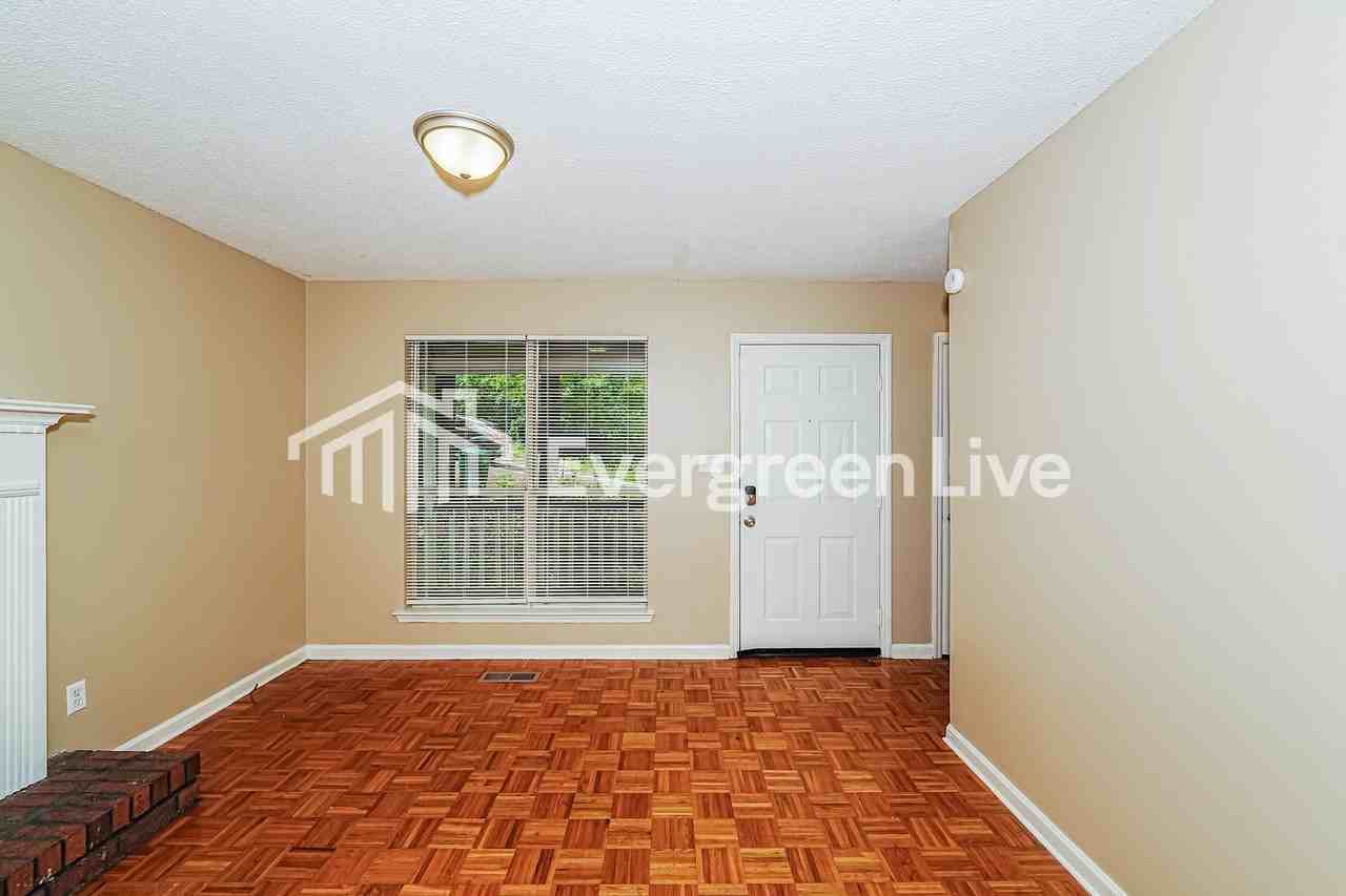 5815 Willow Crest Dr - Photo 3 of 15