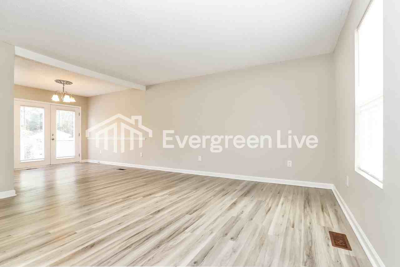 109 Duffy Ave - Photo 3 of 15
