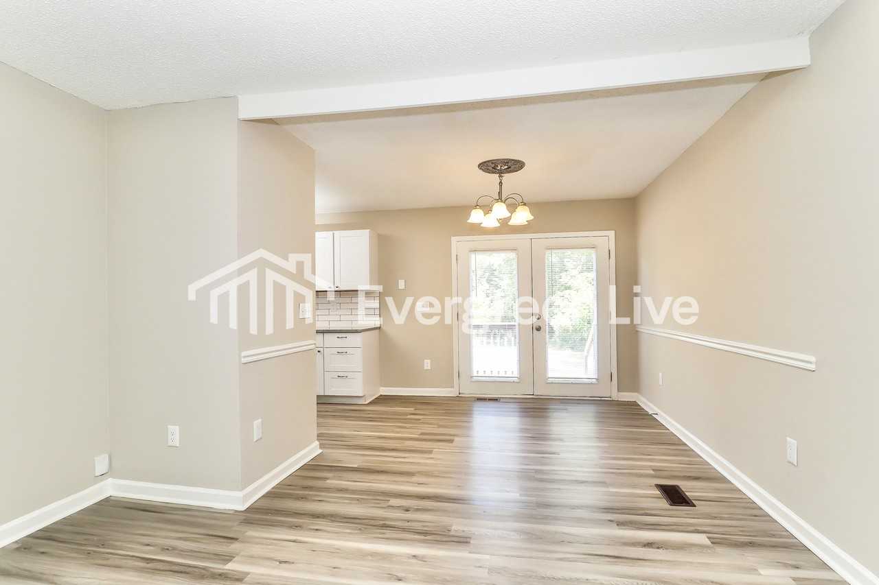 109 Duffy Ave - Photo 6 of 15