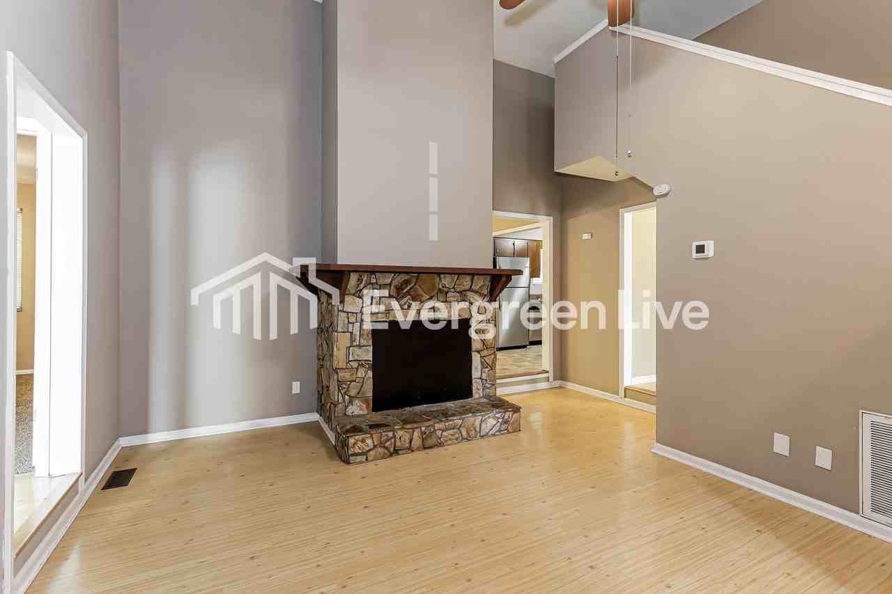 813 Shawnee Dr - Photo 4 of 15